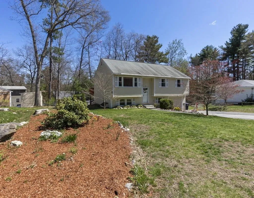 7 Colleen Road Nashua NH 03062-3049
