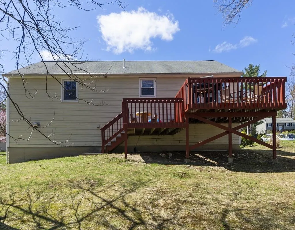 7 Colleen Road Nashua NH 03062-3049