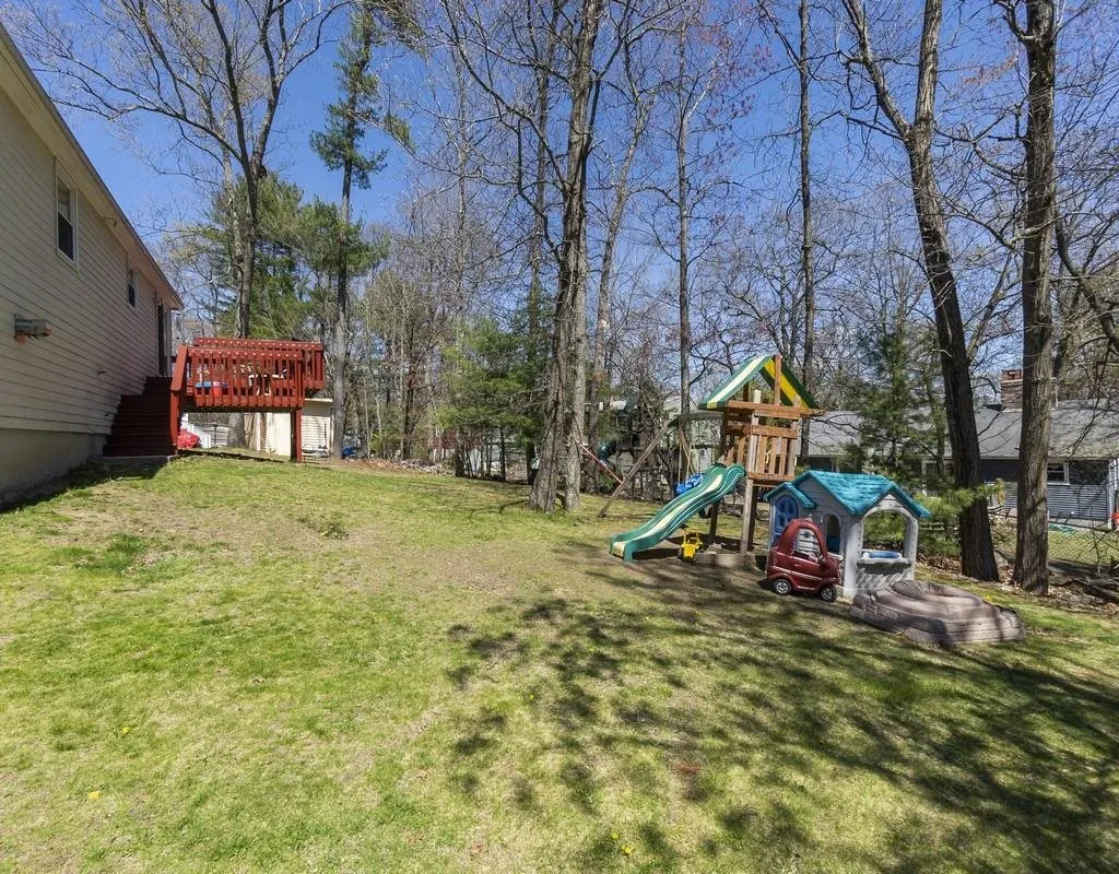7 Colleen Road Nashua NH 03062-3049
