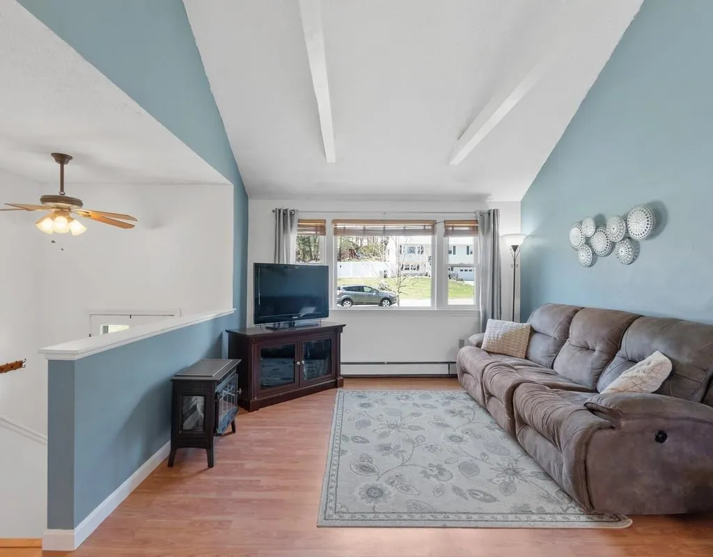 7 Colleen Road Nashua NH 03062-3049