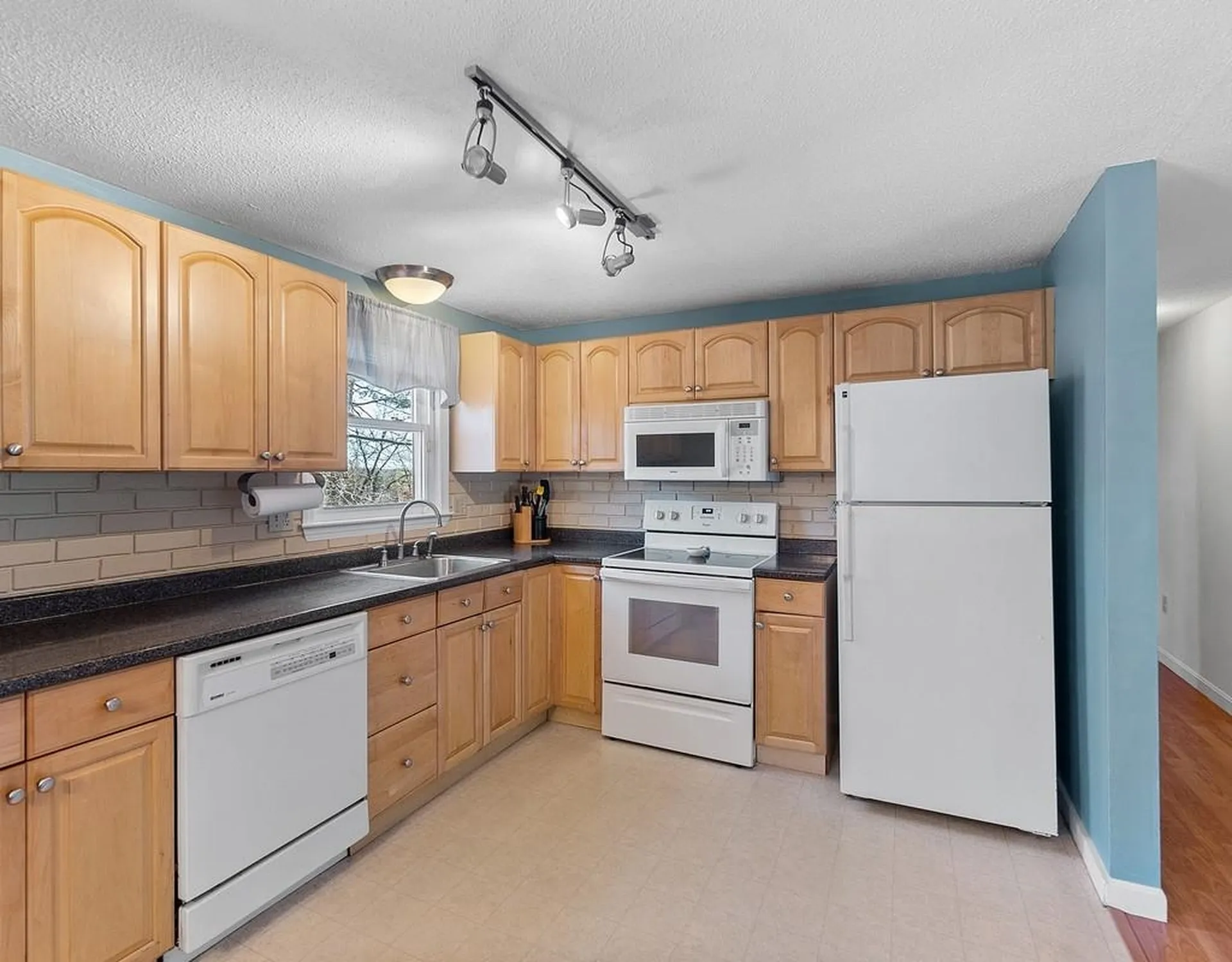 7 Colleen Road Nashua NH 03062-3049