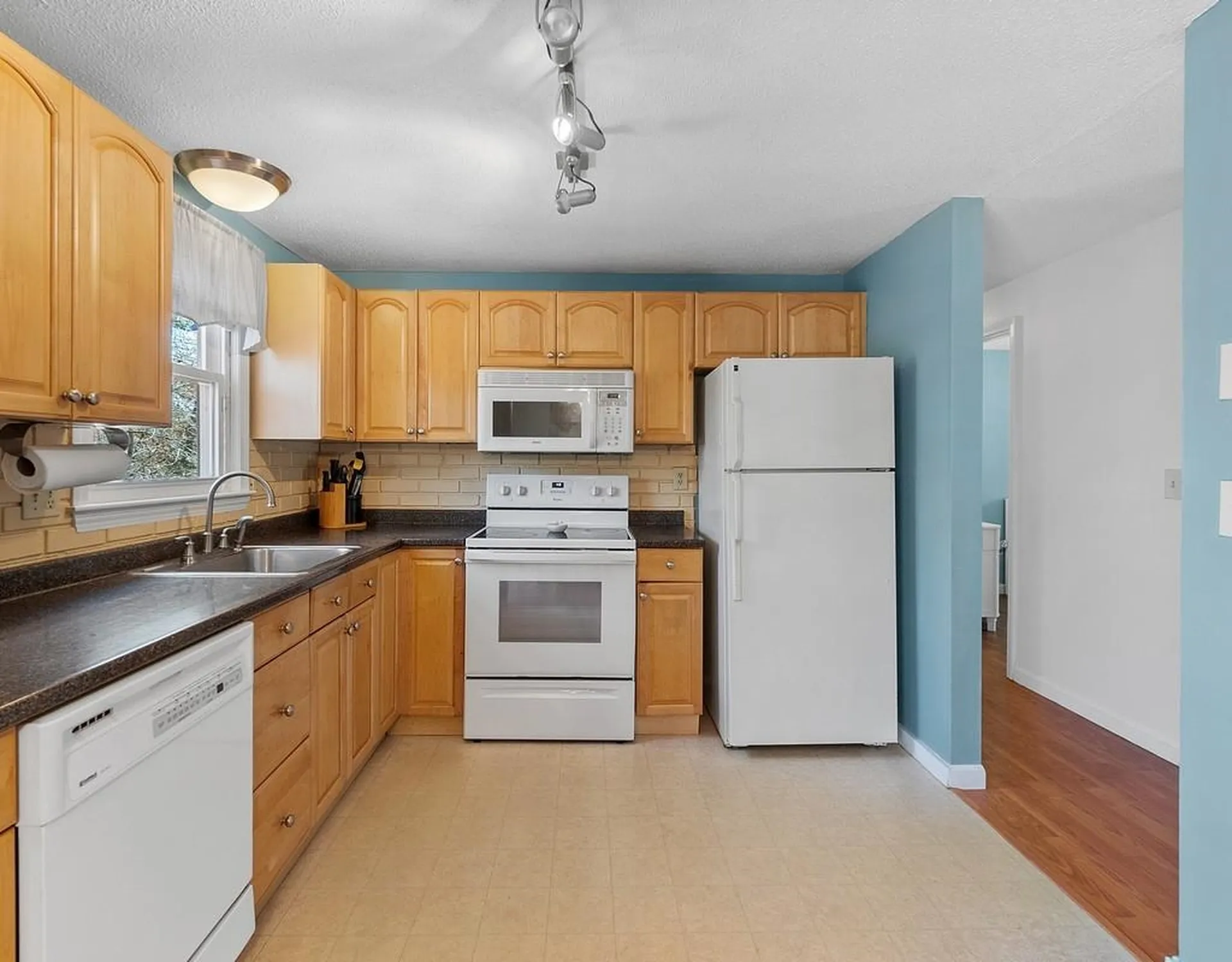 7 Colleen Road Nashua NH 03062-3049
