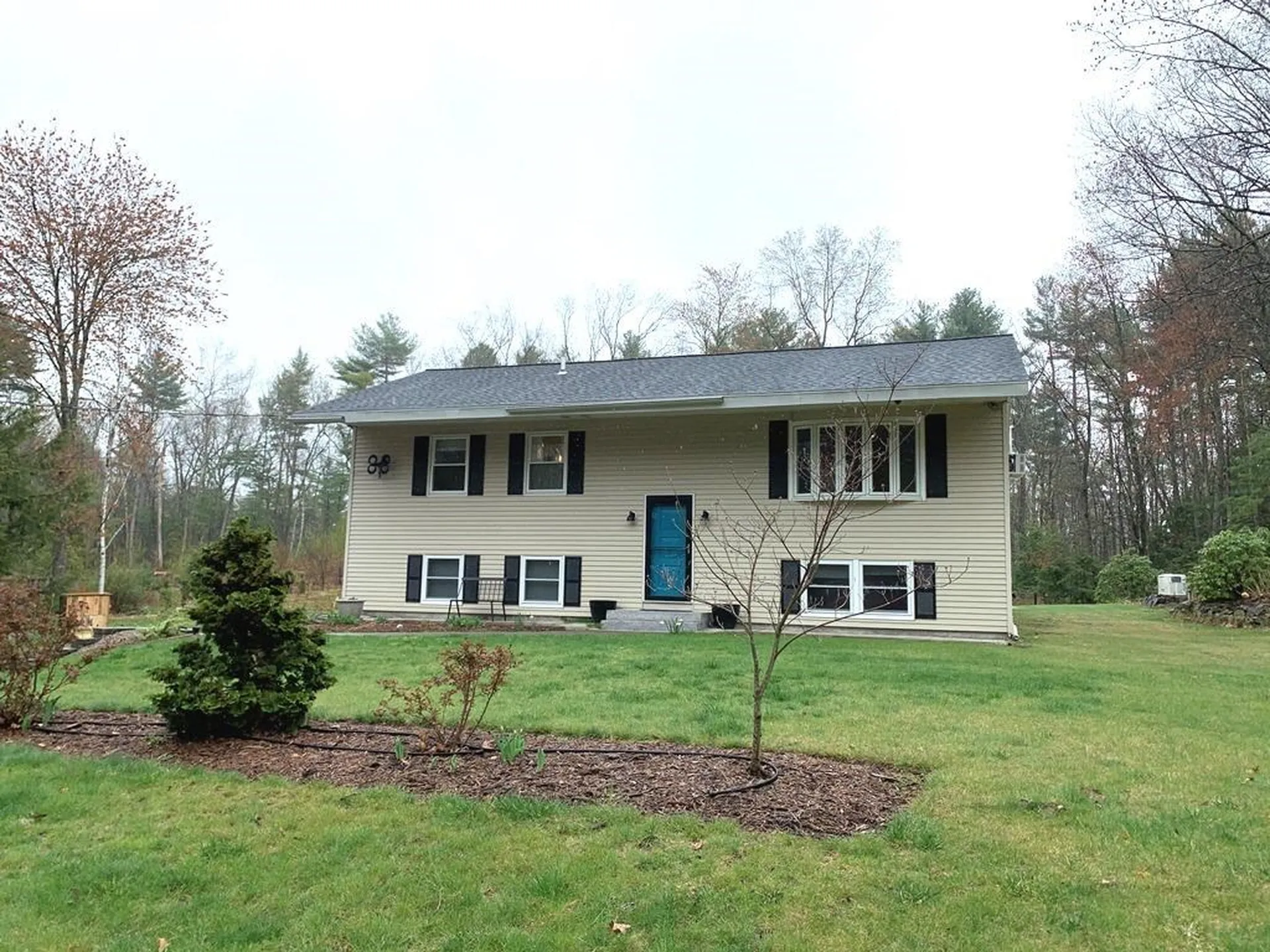 12 Henry Drive Hudson NH 03051