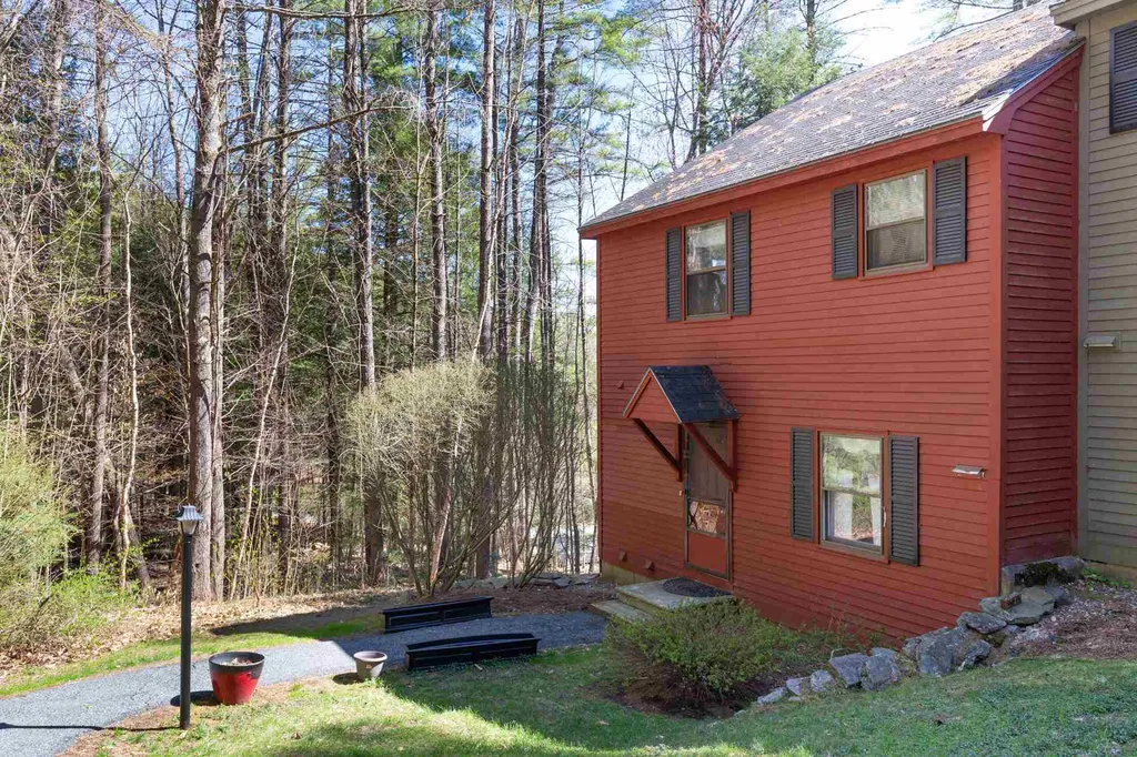 976 Hard Road Hartford VT 05059