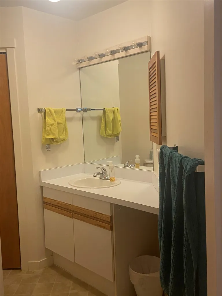 16 Courtyard Court Hanover NH 03755