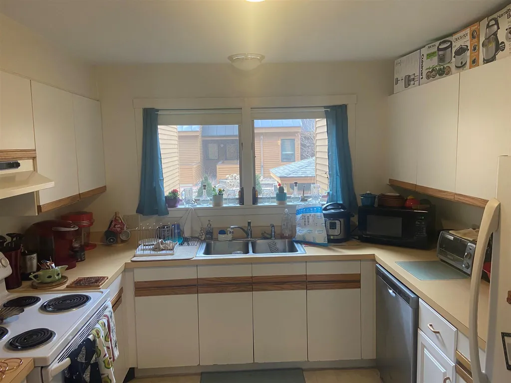 16 Courtyard Court Hanover NH 03755
