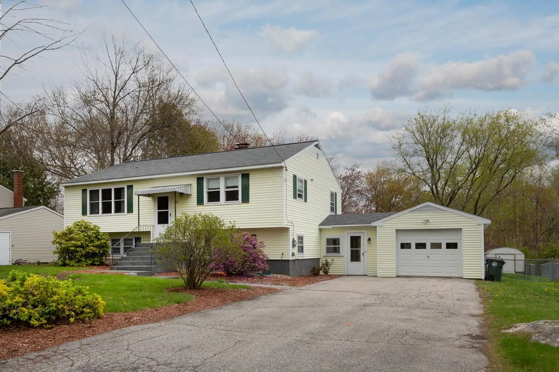 51 Woodcrest Court Manchester NH 03109