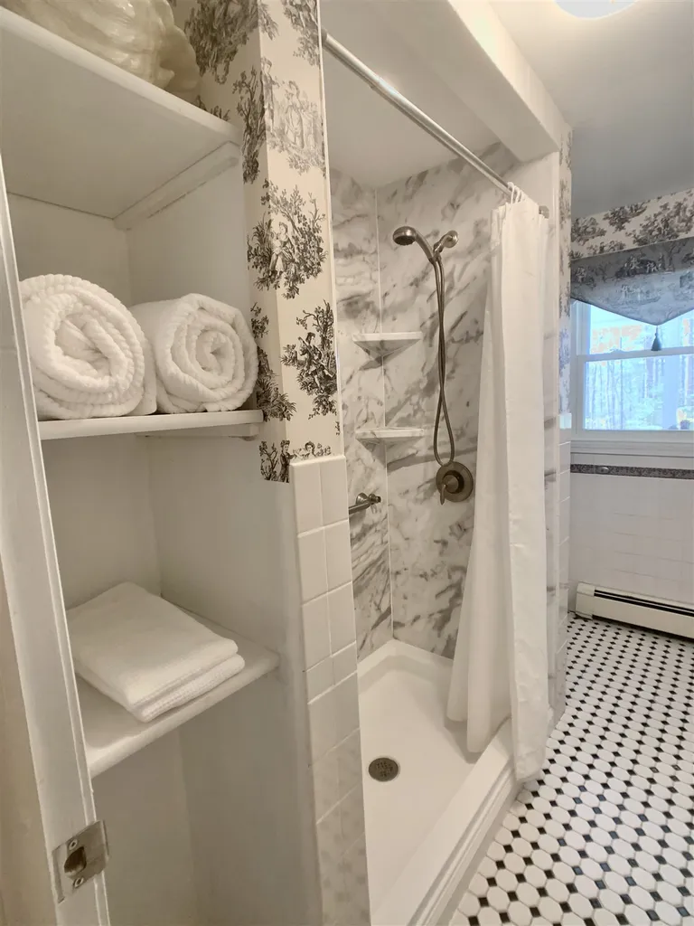 9 Newbury Drive Atkinson NH 03811