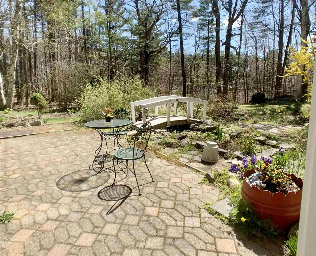 9 Newbury Drive Atkinson NH 03811