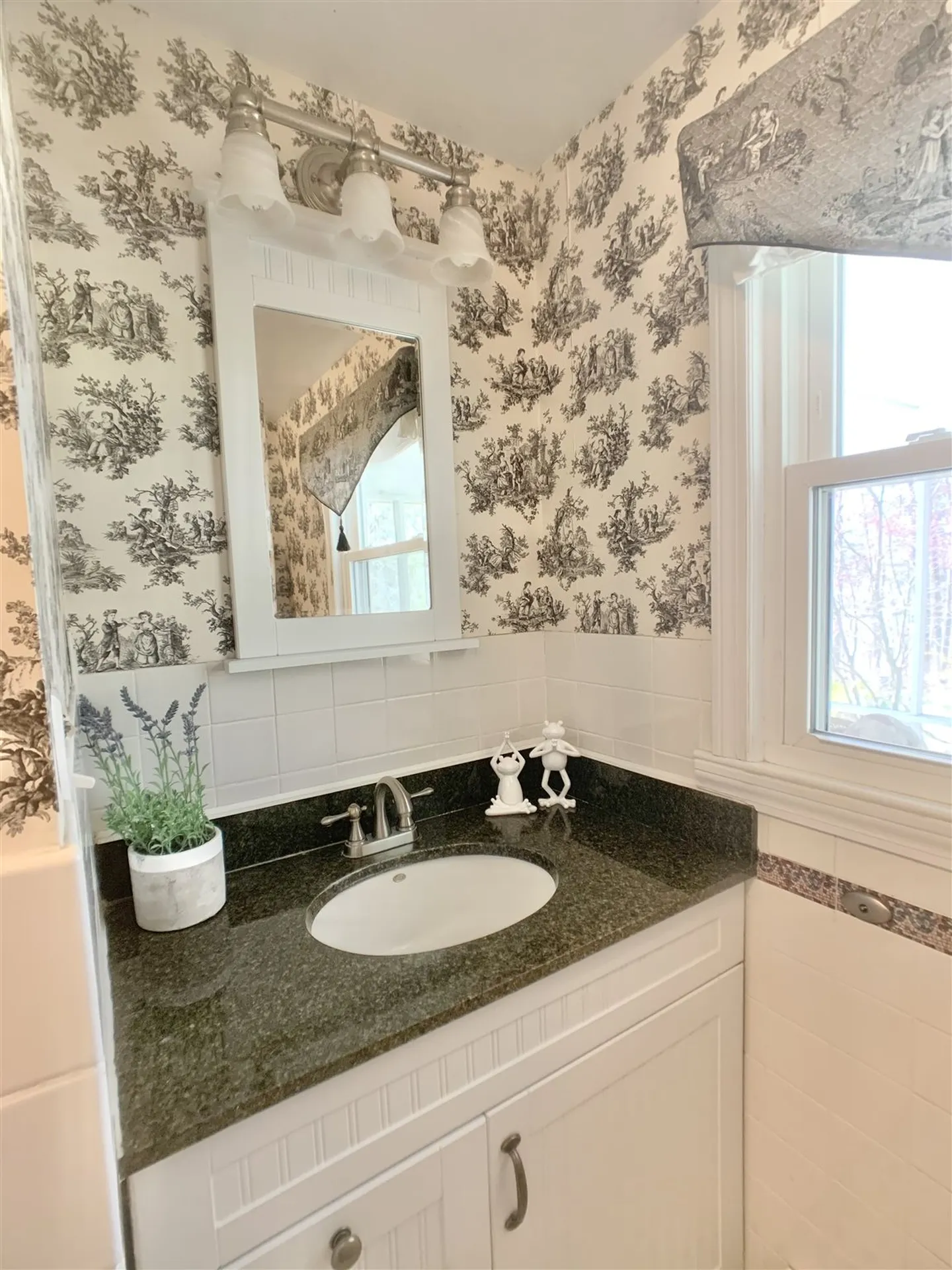 9 Newbury Drive Atkinson NH 03811