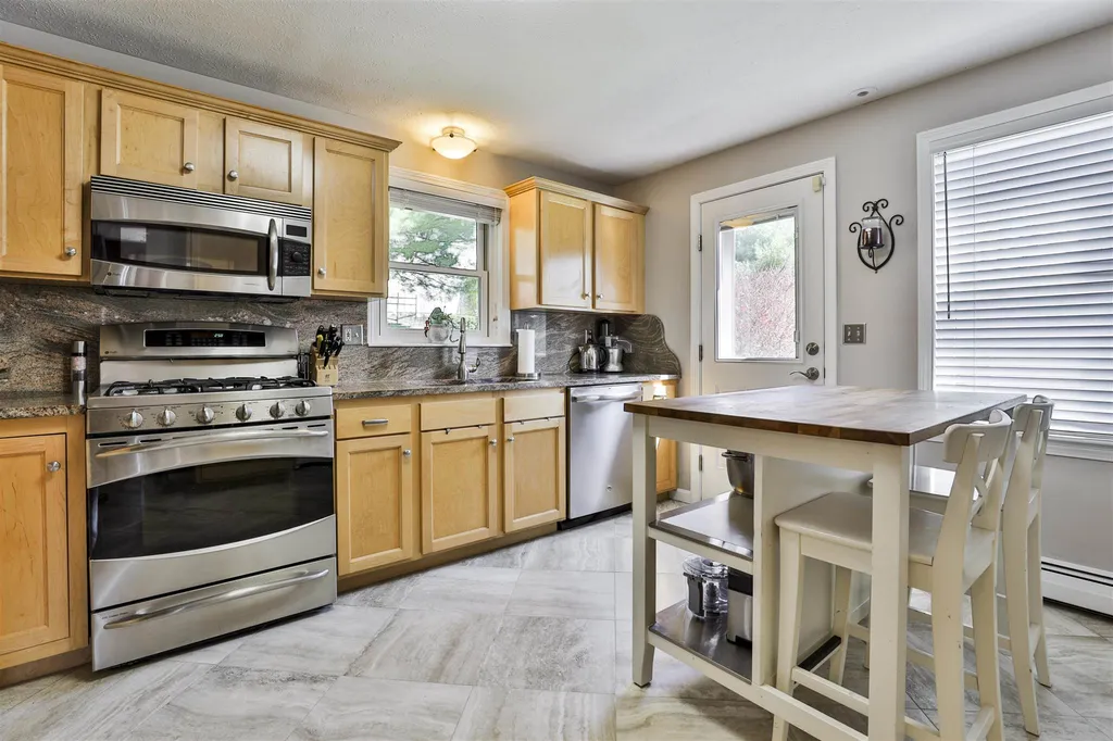 12 Shawmut Avenue Nashua NH 03064