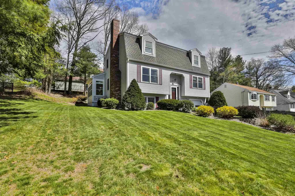 12 Shawmut Avenue Nashua NH 03064