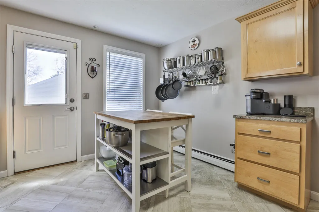 12 Shawmut Avenue Nashua NH 03064