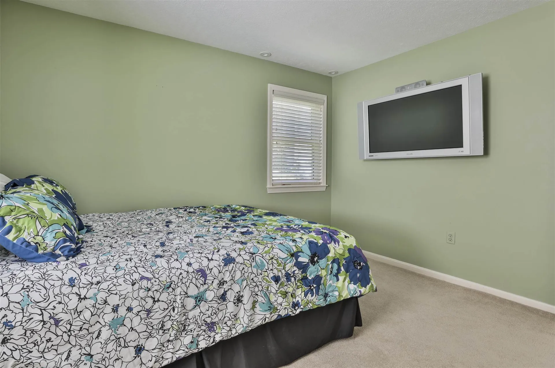 12 Shawmut Avenue Nashua NH 03064