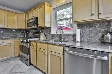 12 Shawmut Avenue Nashua NH 03064