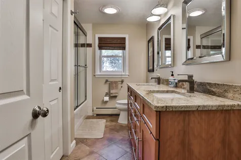 12 Shawmut Avenue Nashua NH 03064