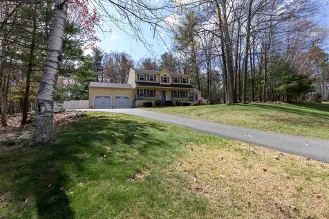 18 Applewood Road Pelham NH 03076