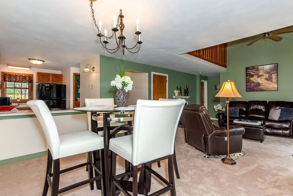 24 Kirriemuir Road Stratham NH 03885