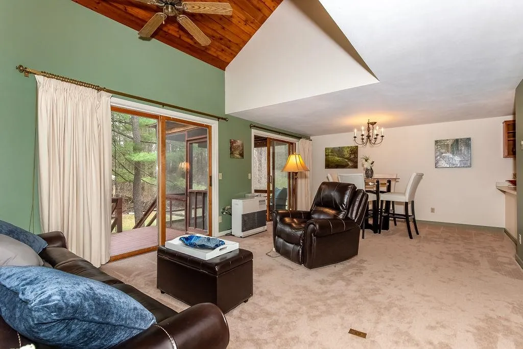 24 Kirriemuir Road Stratham NH 03885