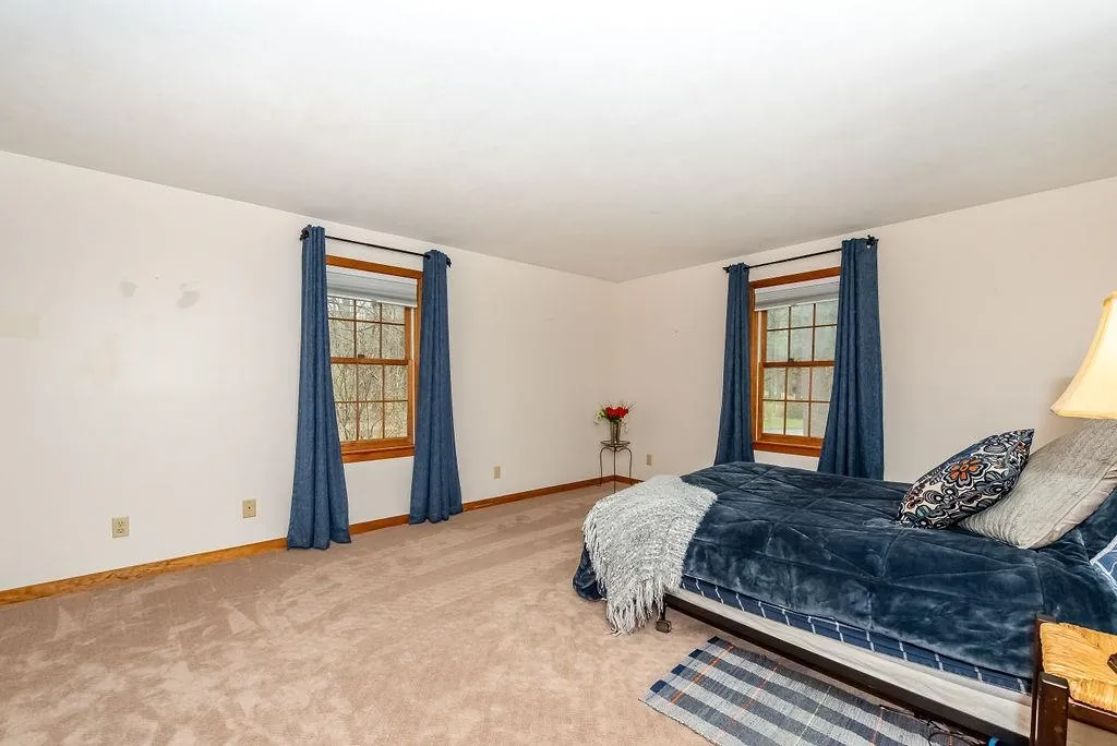 24 Kirriemuir Road Stratham NH 03885