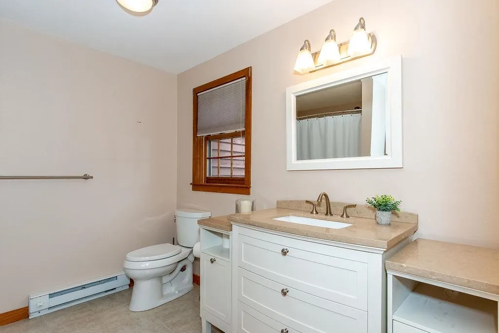 24 Kirriemuir Road Stratham NH 03885
