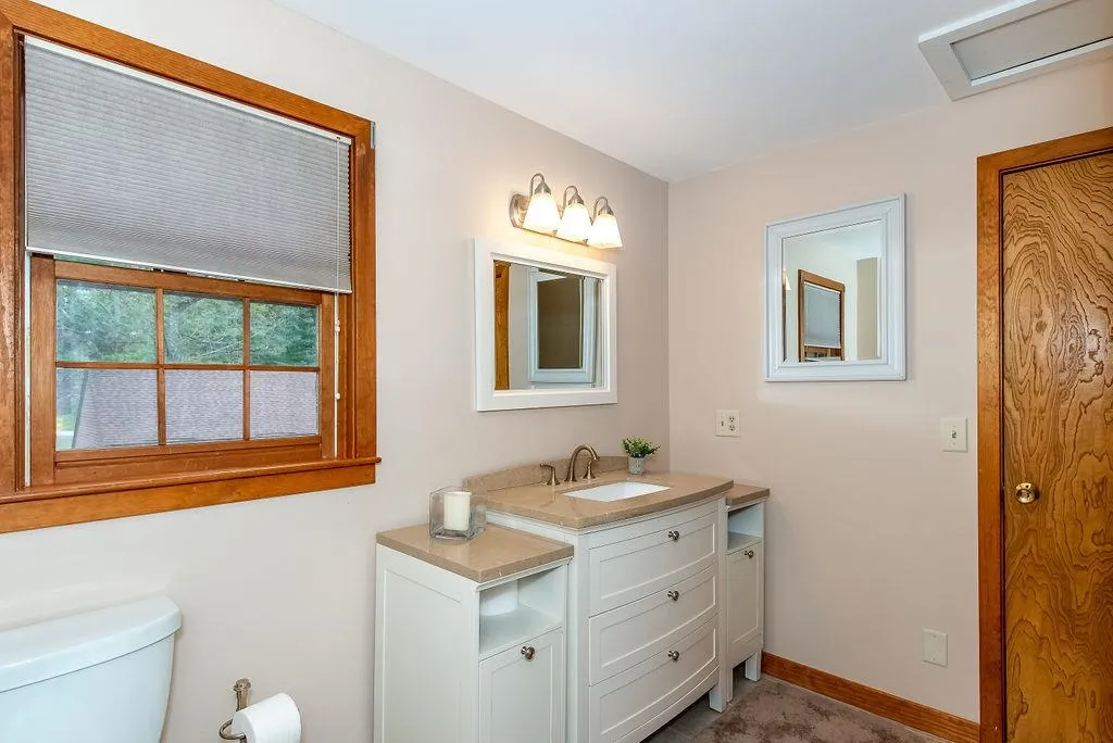24 Kirriemuir Road Stratham NH 03885