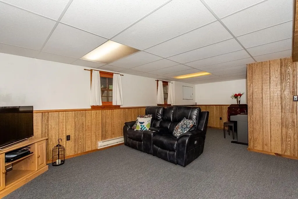 24 Kirriemuir Road Stratham NH 03885