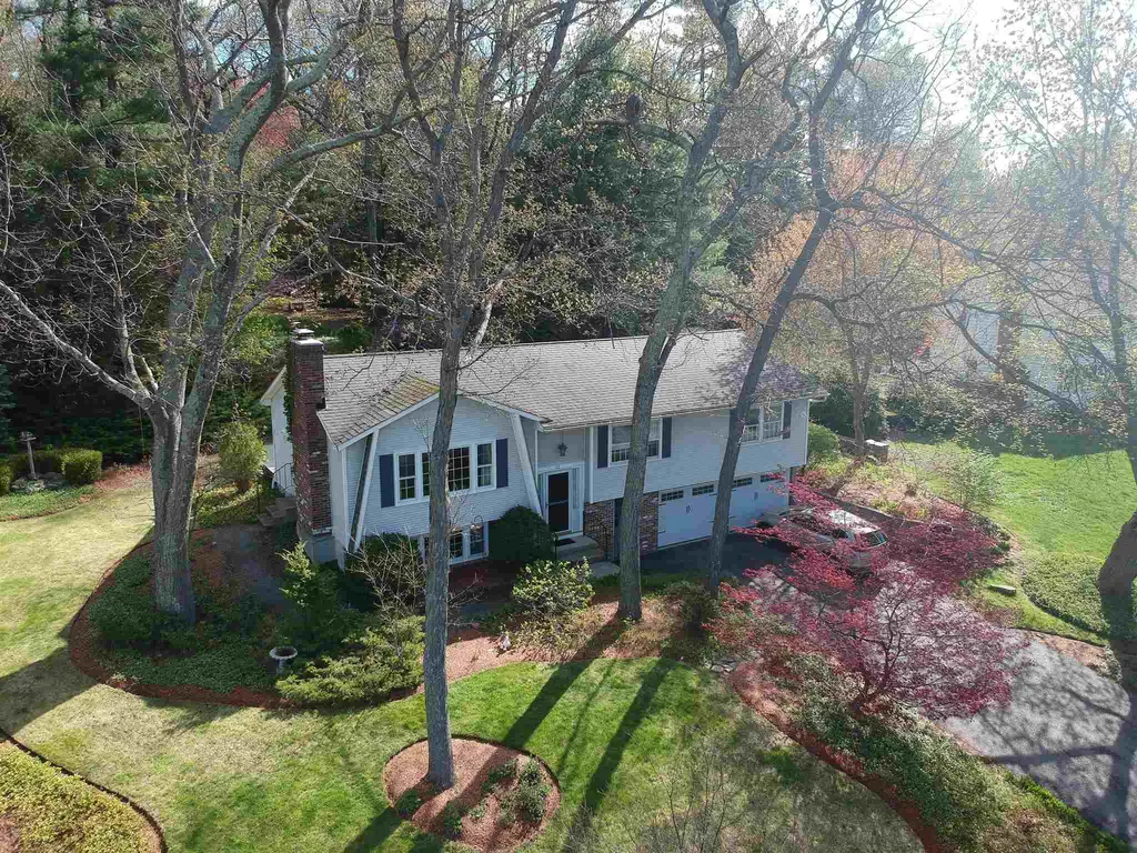 22 Thoreau Drive Nashua NH 03062