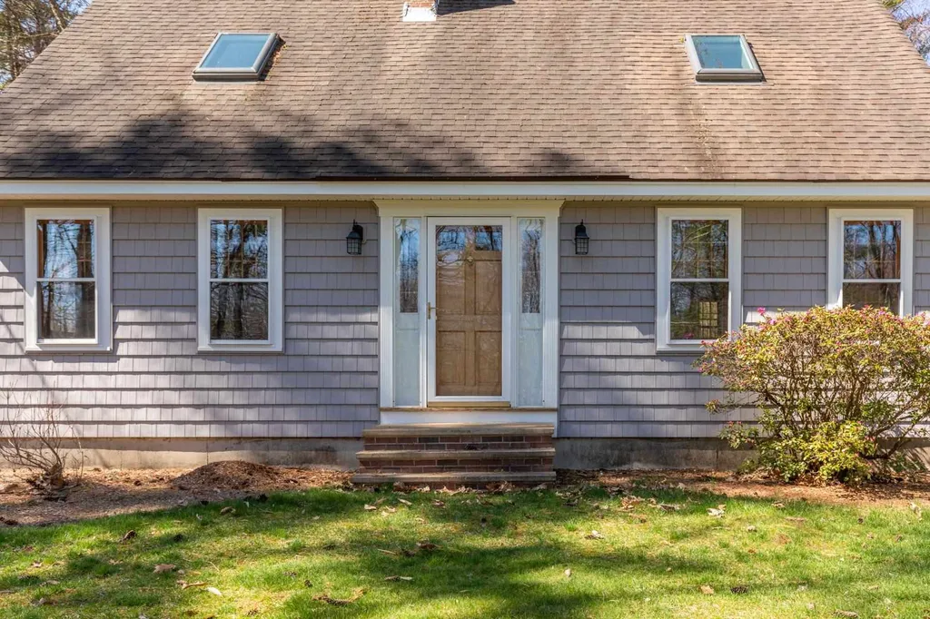 26 Moharimet Drive Madbury NH 03823