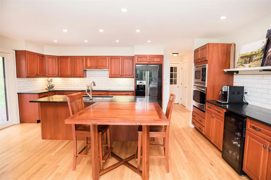 1198 Perry Hill Waterbury VT 05676