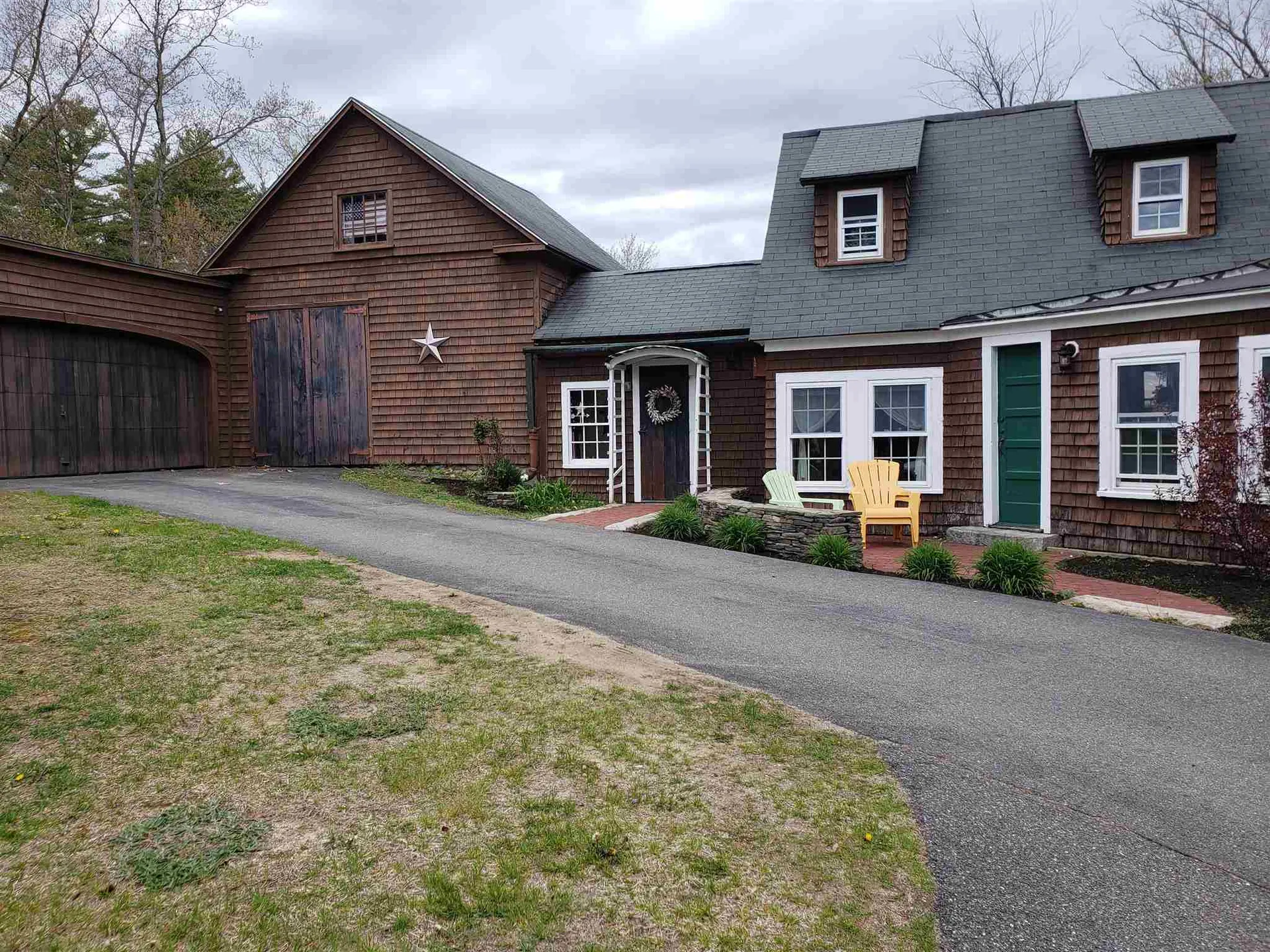 208 Manchester Street Nashua NH 03064-1135