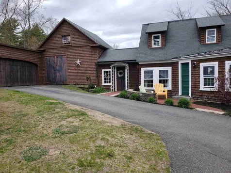 208 Manchester Street Nashua NH 03064-1135