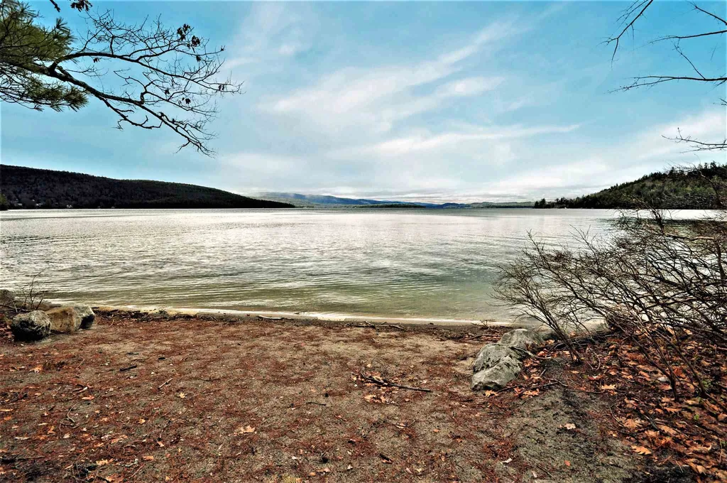 49 Lakeshore Drive Hebron NH 03241