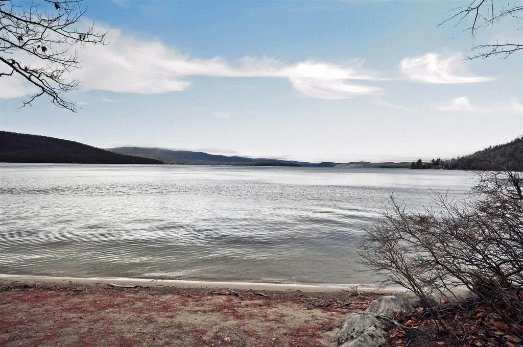 49 Lakeshore Drive Hebron NH 03241
