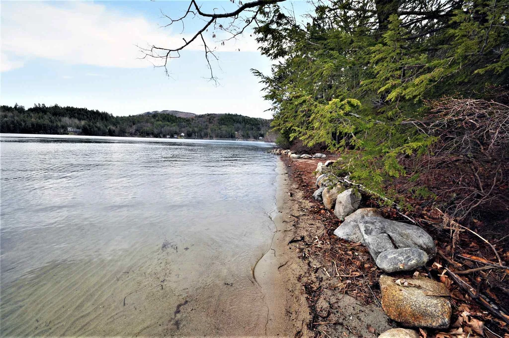 49 Lakeshore Drive Hebron NH 03241