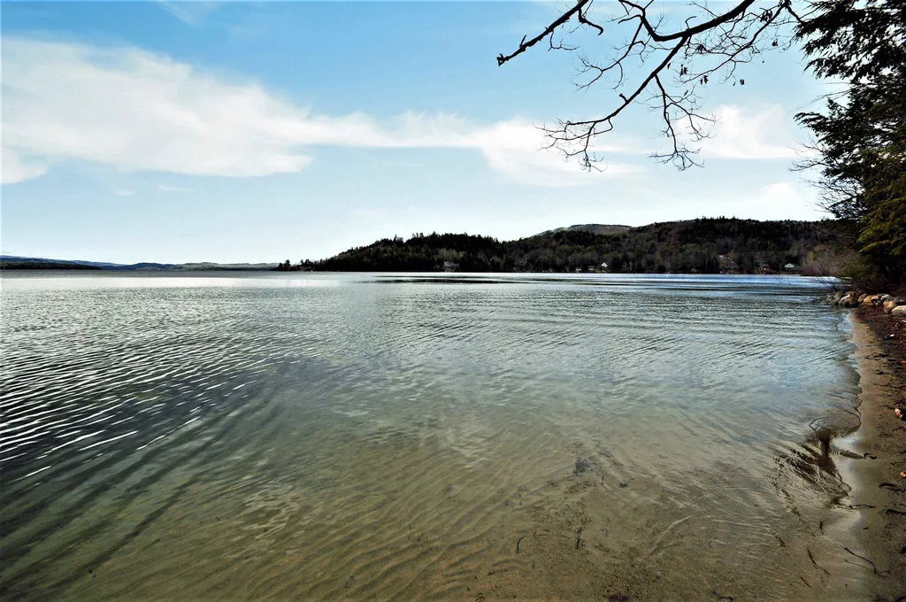 49 Lakeshore Drive Hebron NH 03241
