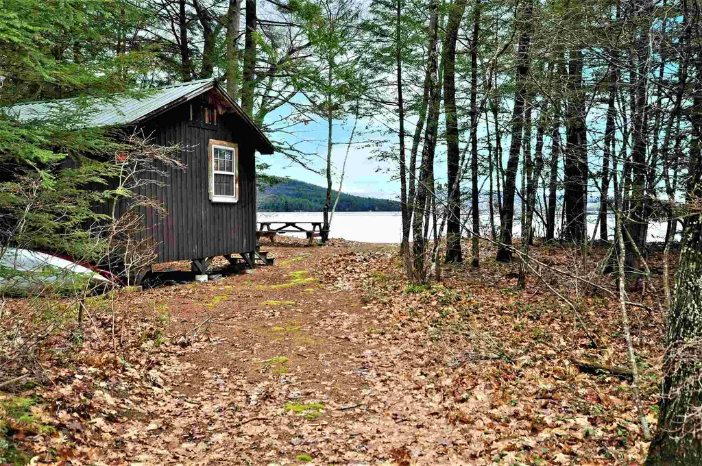 49 Lakeshore Drive Hebron NH 03241