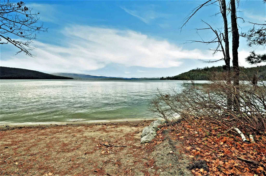 49 Lakeshore Drive Hebron NH 03241