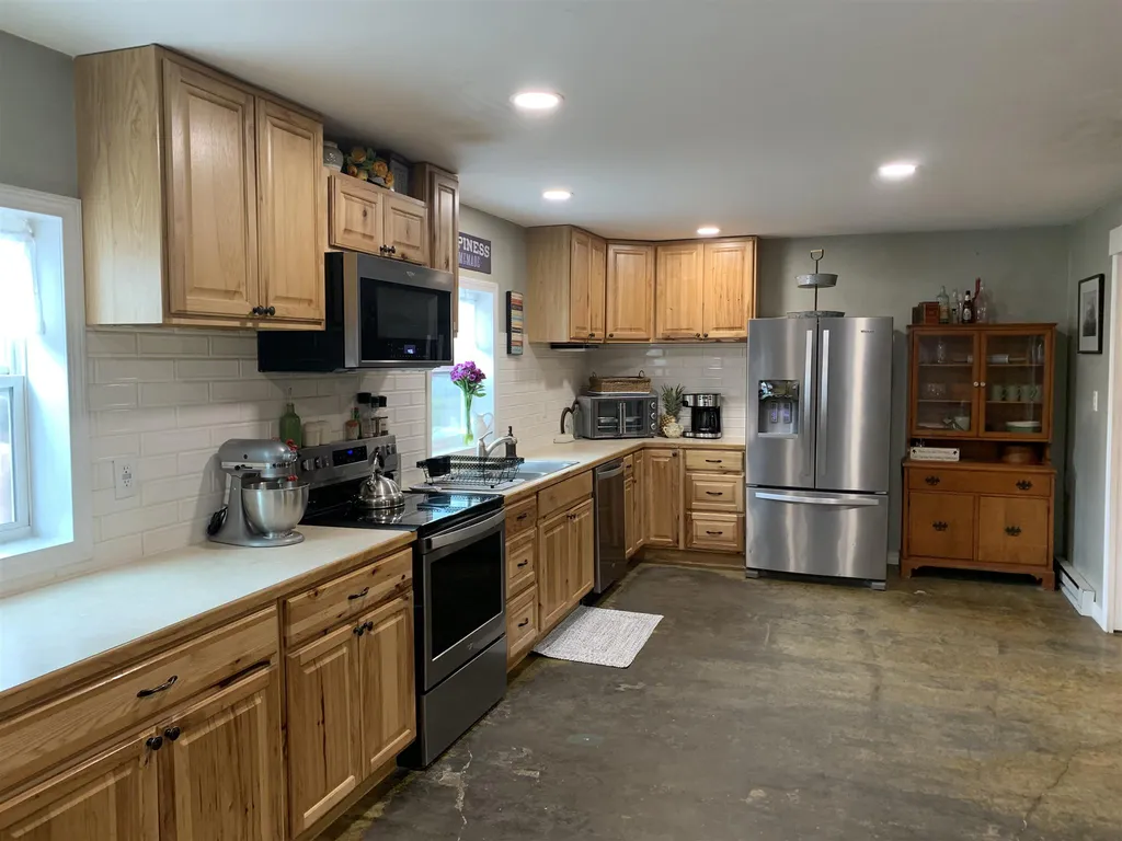1173 Route 25a Orford NH 03777