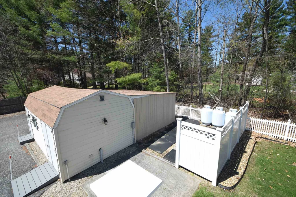 9 Tokanel Road Windham NH 03087