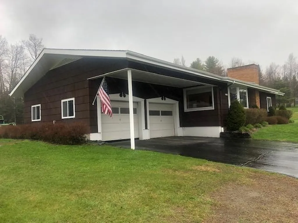 185 Center Road Hardwick VT 05843