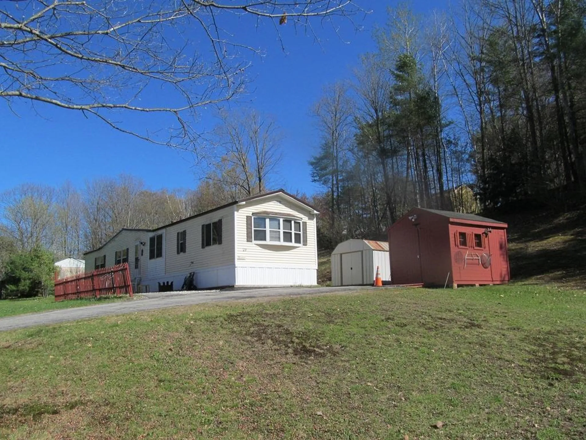 29 Stewart Avenue Claremont NH 03743-5923