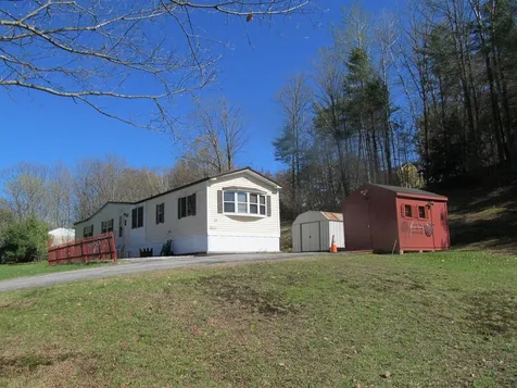 29 Stewart Avenue Claremont NH 03743-5923