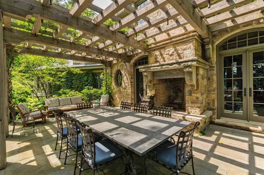 25 Burkehaven Lane Sunapee NH 03782
