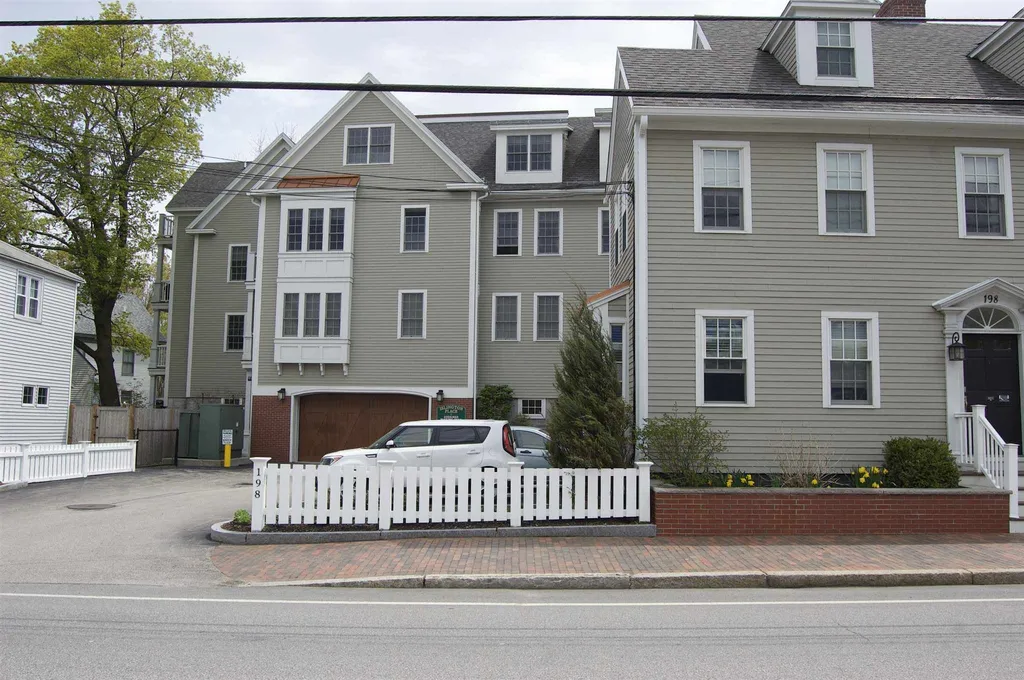 198 Islington Street Portsmouth NH 03801