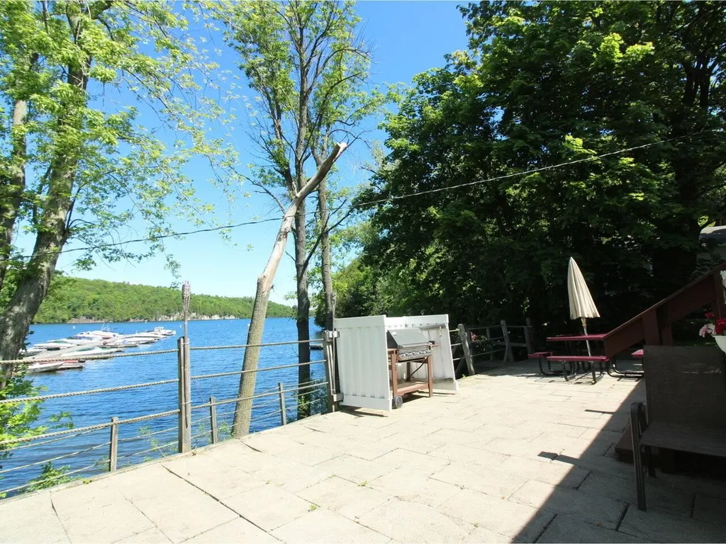 53 West Island Road Colchester VT 05446