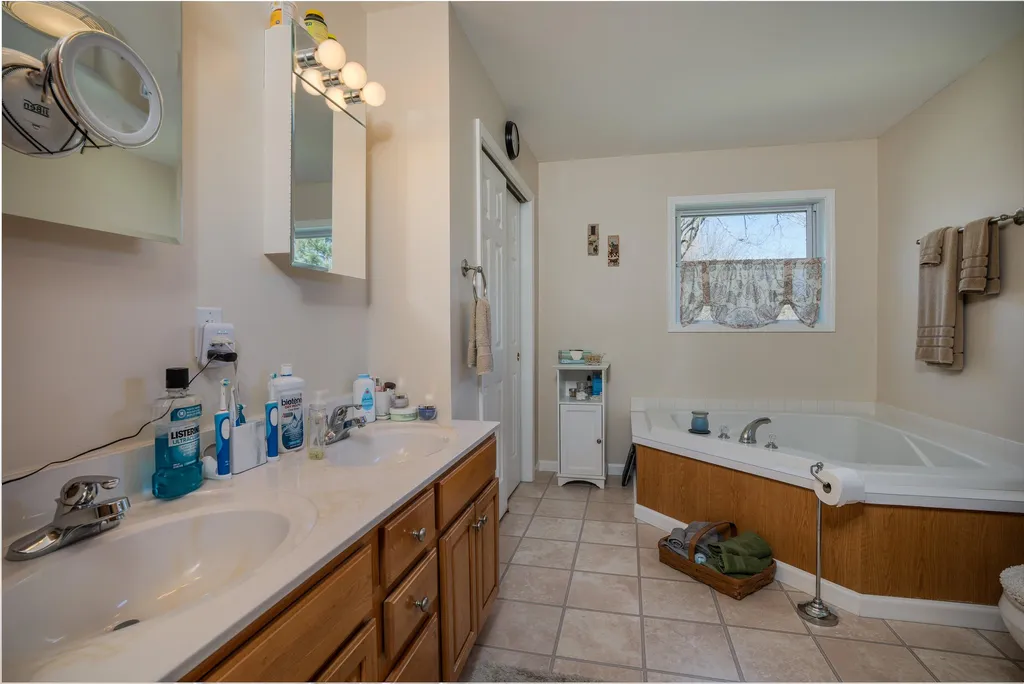 12 Sun Valley Road Hartland VT 05048