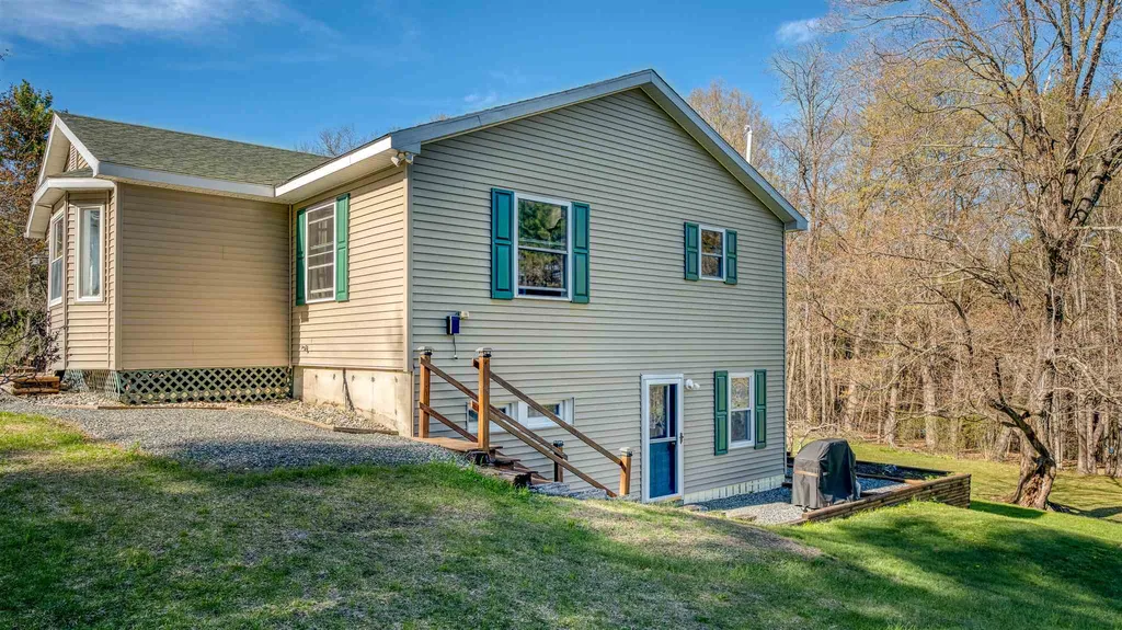 12 Sun Valley Road Hartland VT 05048
