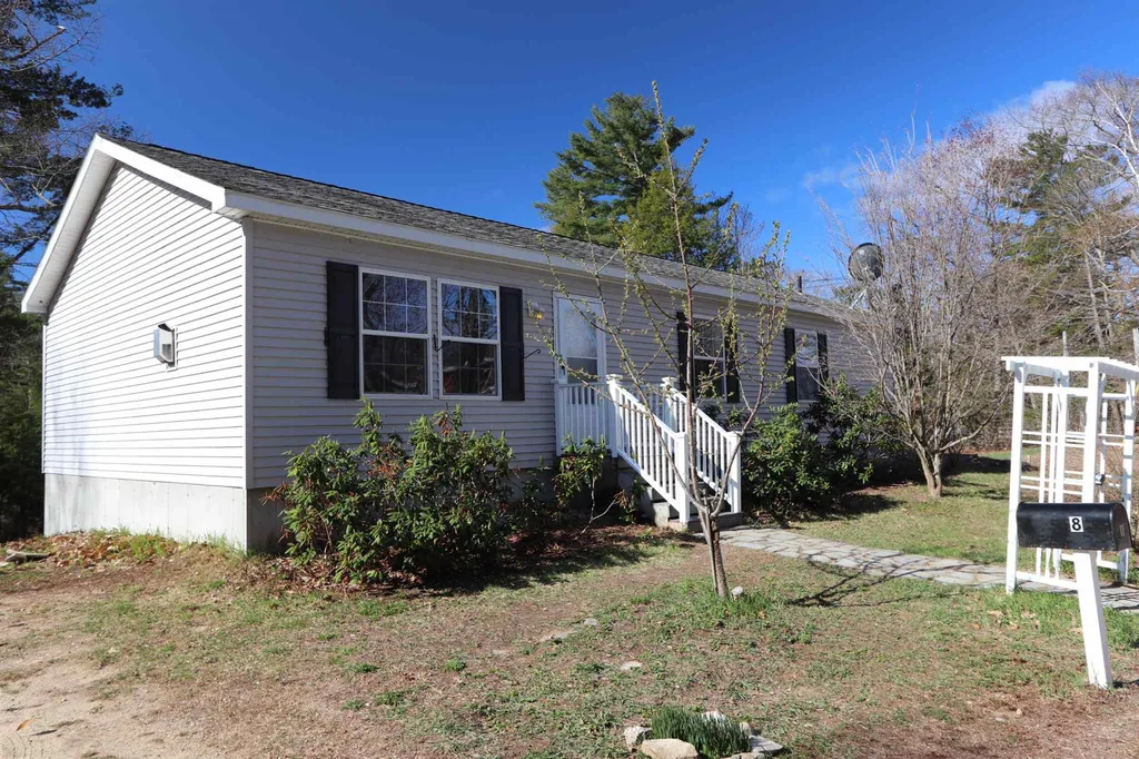 8 Chalk Pond Drive New Durham NH 03855