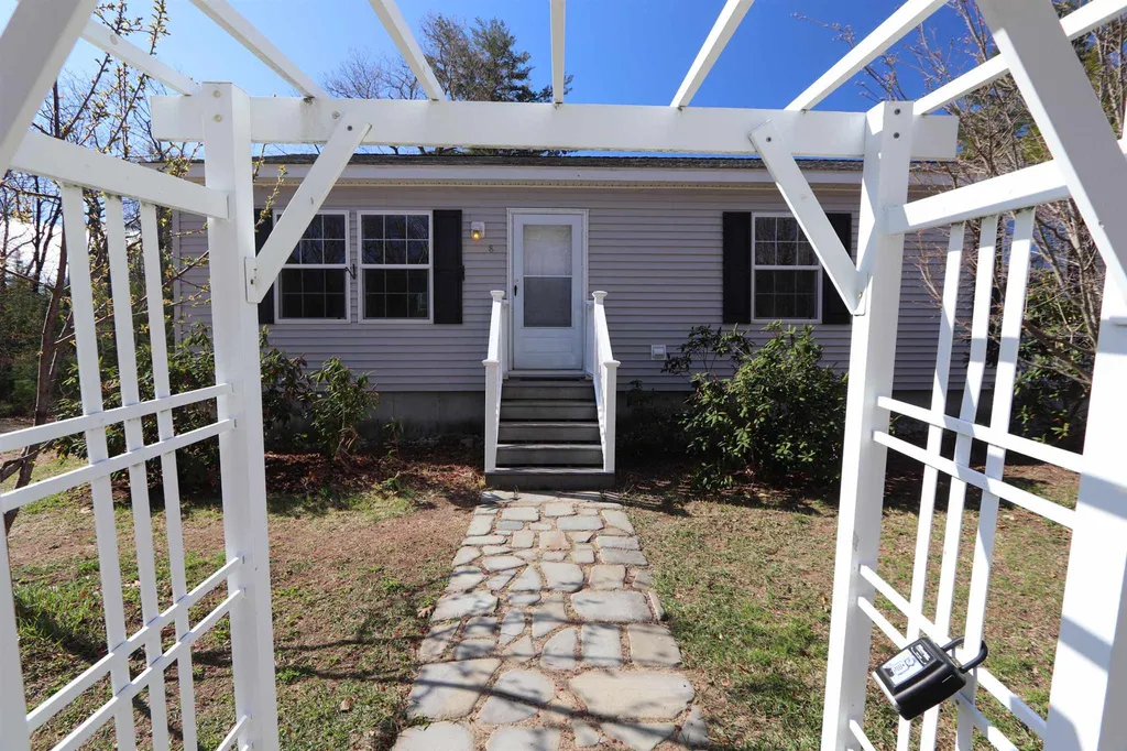 8 Chalk Pond Drive New Durham NH 03855